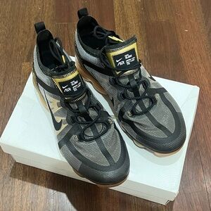 NEW in BOX Nike Air VaporMax 2019 Flyknit Black Gold Sneakers
